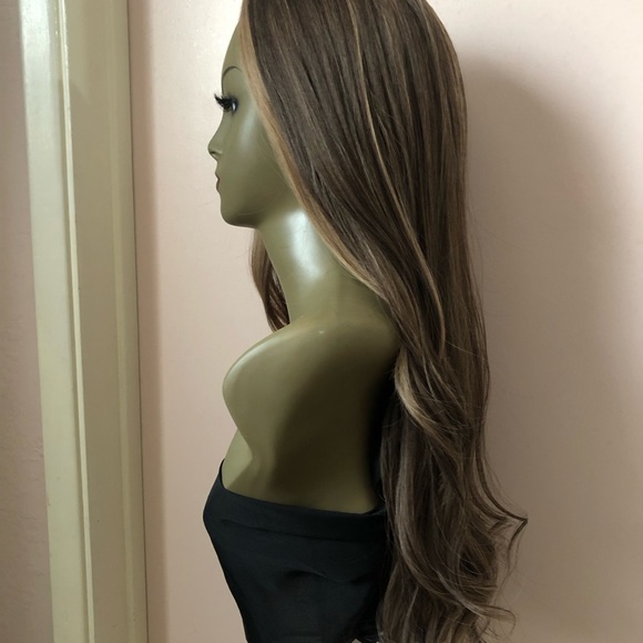 Long Beautiful Wig - Picture 3 of 7